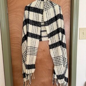 Gap Black and White Plaid double sized shawl Scarf